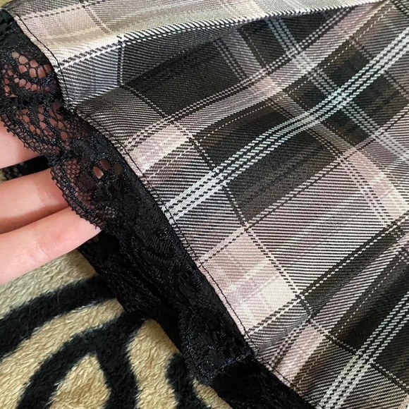 Women's Black and Pink Skirt - Picture 3 of 7